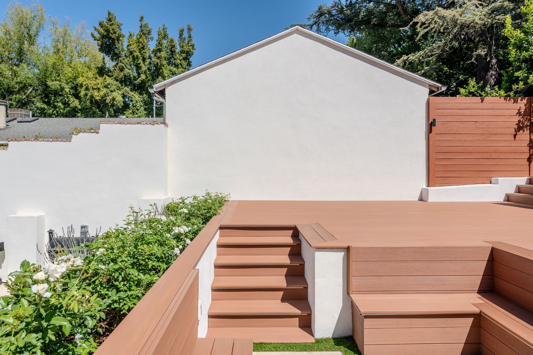 What does it cost to paint a house exterior in Pasadena?